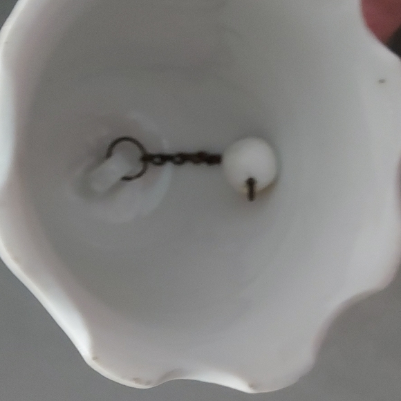 Porcelain Roses with Scalloped Dinner Bell - Picture 5 of 5